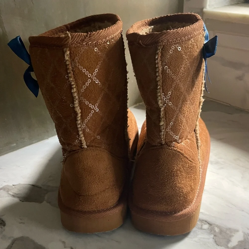 Florida Gator faux shearling boots with embroidered logo, sequins bow size 6